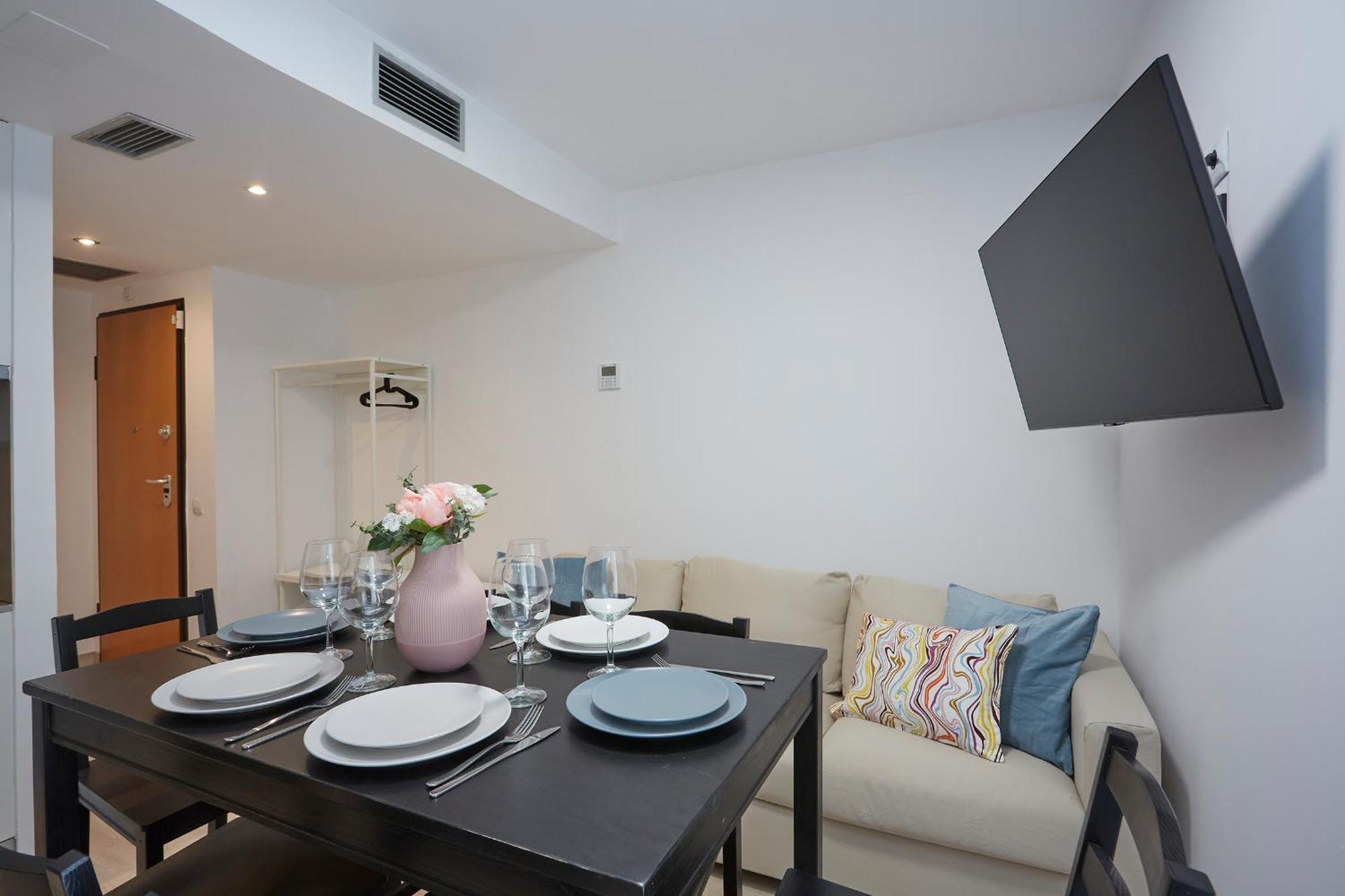 Three Bedroom Two Bathroom Apartment Close To Beach برشلونة المظهر الخارجي الصورة