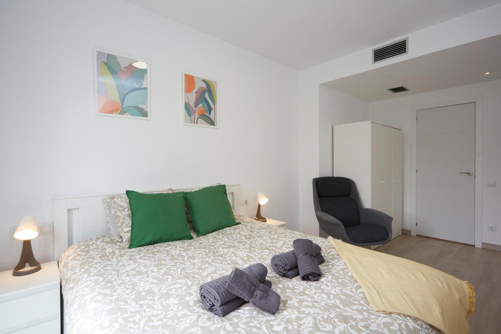Three Bedroom Two Bathroom Apartment Close To Beach برشلونة المظهر الخارجي الصورة