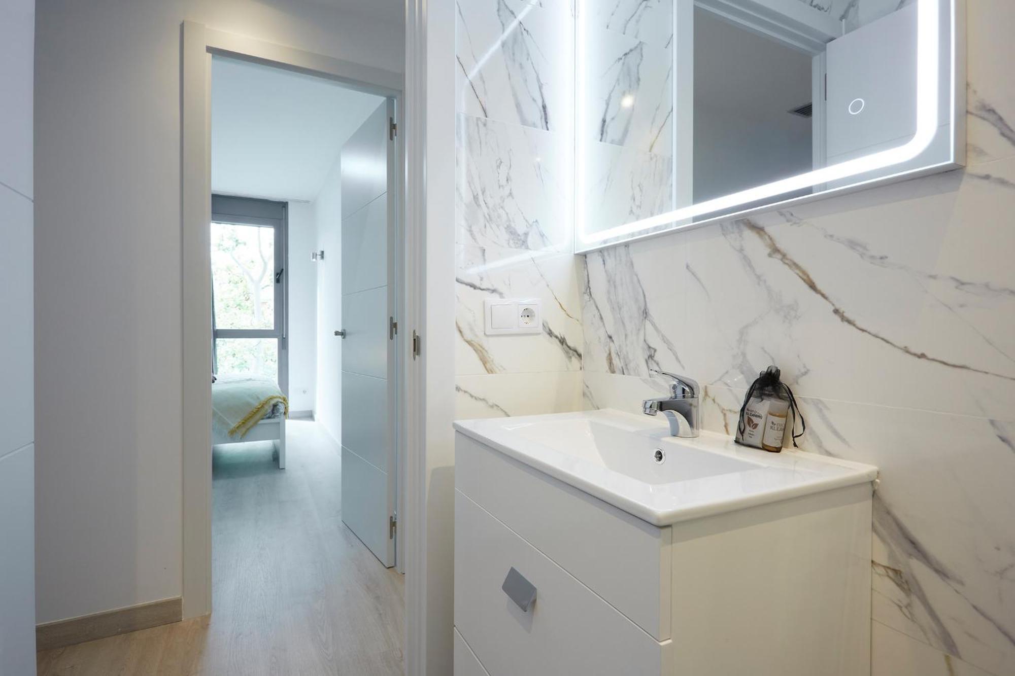 Three Bedroom Two Bathroom Apartment Close To Beach برشلونة المظهر الخارجي الصورة