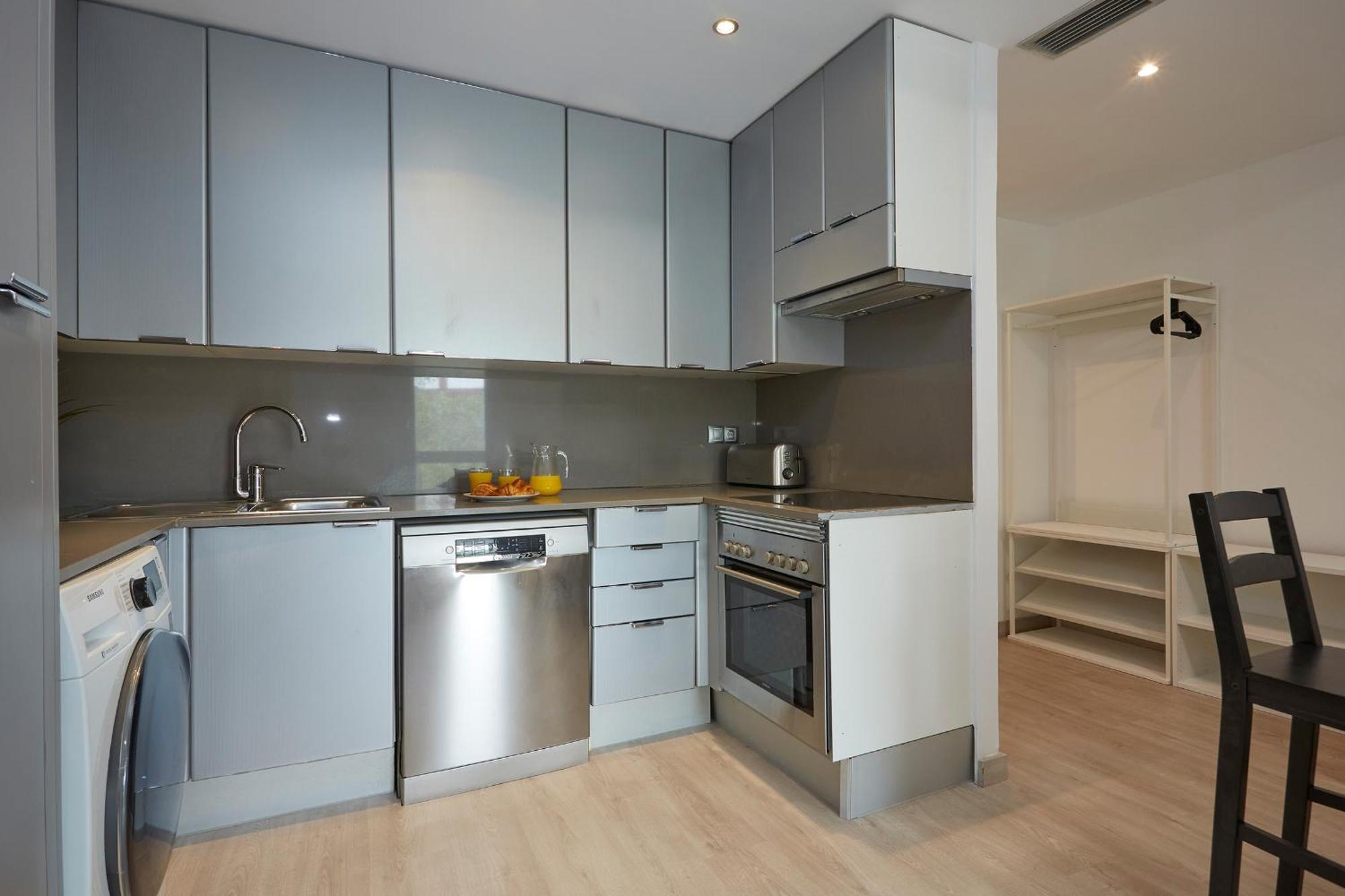 Three Bedroom Two Bathroom Apartment Close To Beach برشلونة المظهر الخارجي الصورة